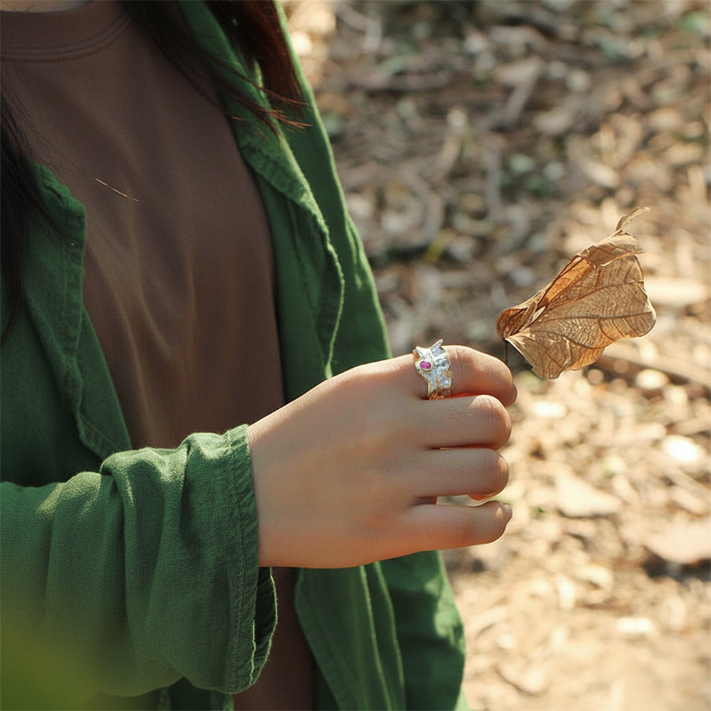 925 Sterling Silver Leaf‑Design Ring with Golden Gemstone – Two‑Tone Nature Inspired Jewelry