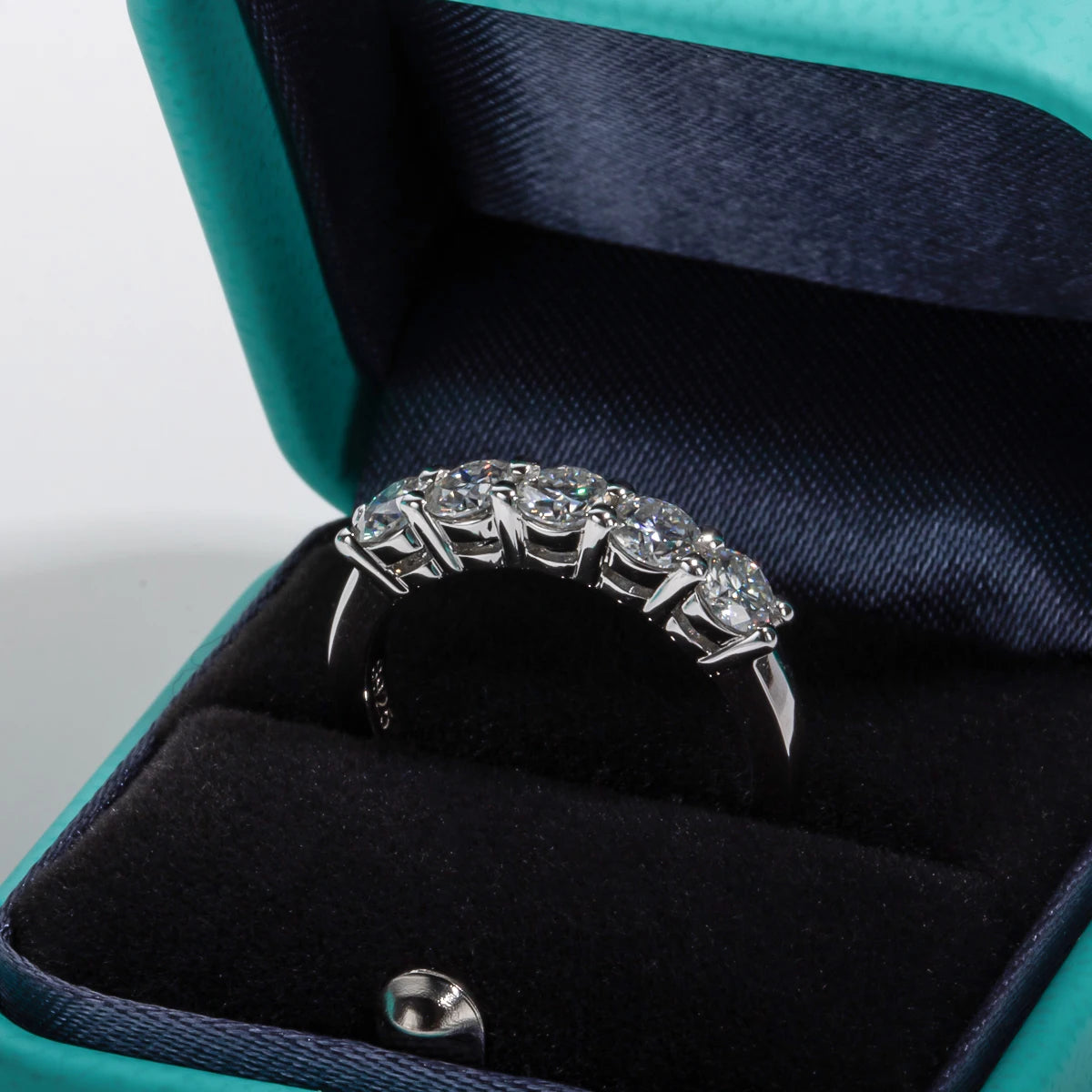 4mm D‑Color Moissanite Wedding Band – 925 Sterling Silver 18K Gold Plated Eternity Ring for Women